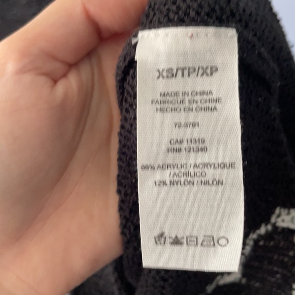 Knit Daisy Pattern Garage Long Sleeve Top - Picture 7 of 11